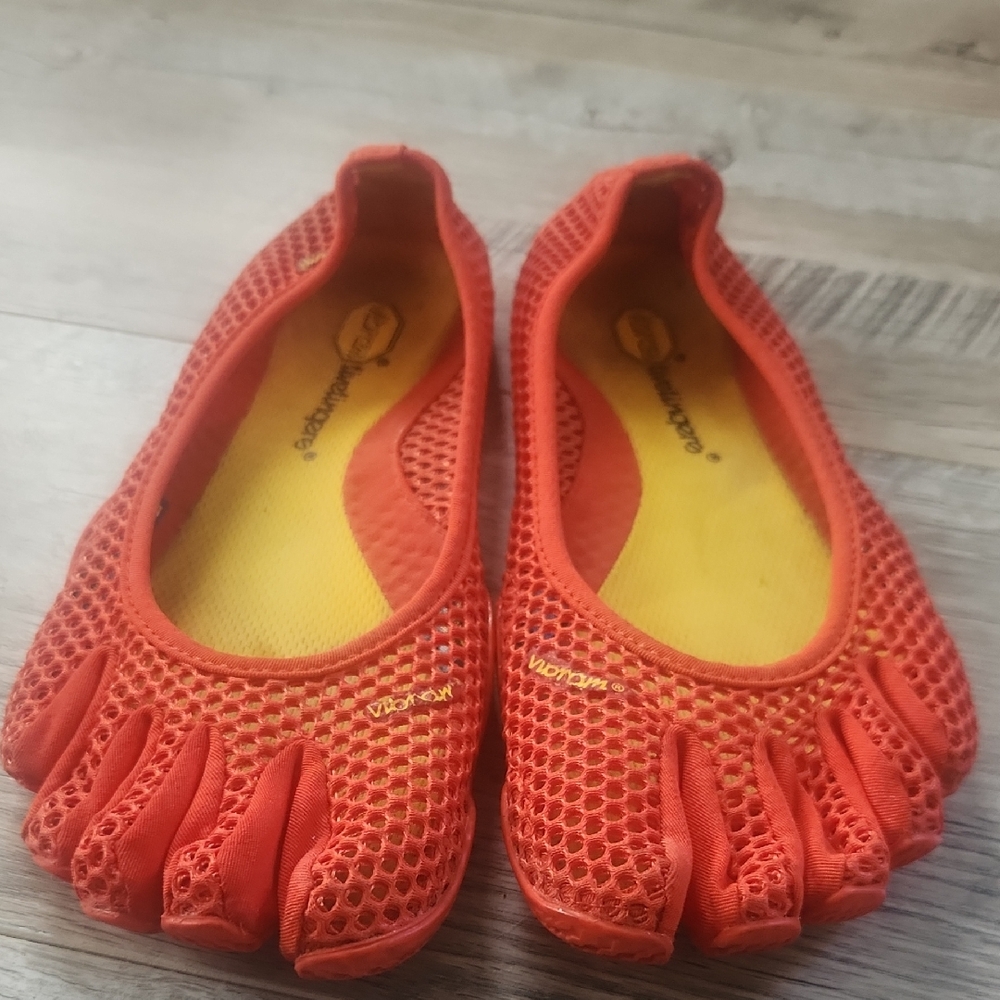 Vibram five fingers orange mesh shoes